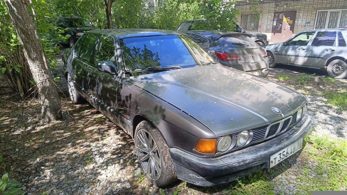 Купить BMW 7 серии II (E32) седан, 1988 года, цвет: Серый, за 177000 руб. в  Санкт-Петербурге